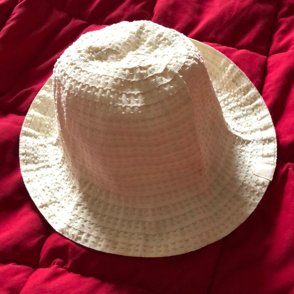 NWOT Ribbon Bucket hat Roxy